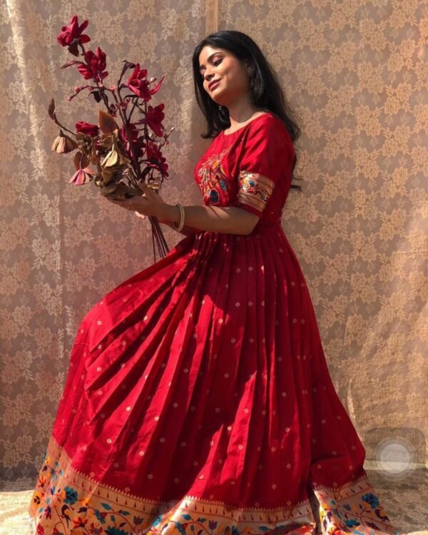 Elegant Jacquard Silk Gown for Women - Image 2